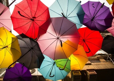 Deštník nebo prezervativ? Co byste měli vědět o pojištění, ale bojíte se zeptat