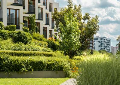 Bydlení není. A kupující na to doplácejí